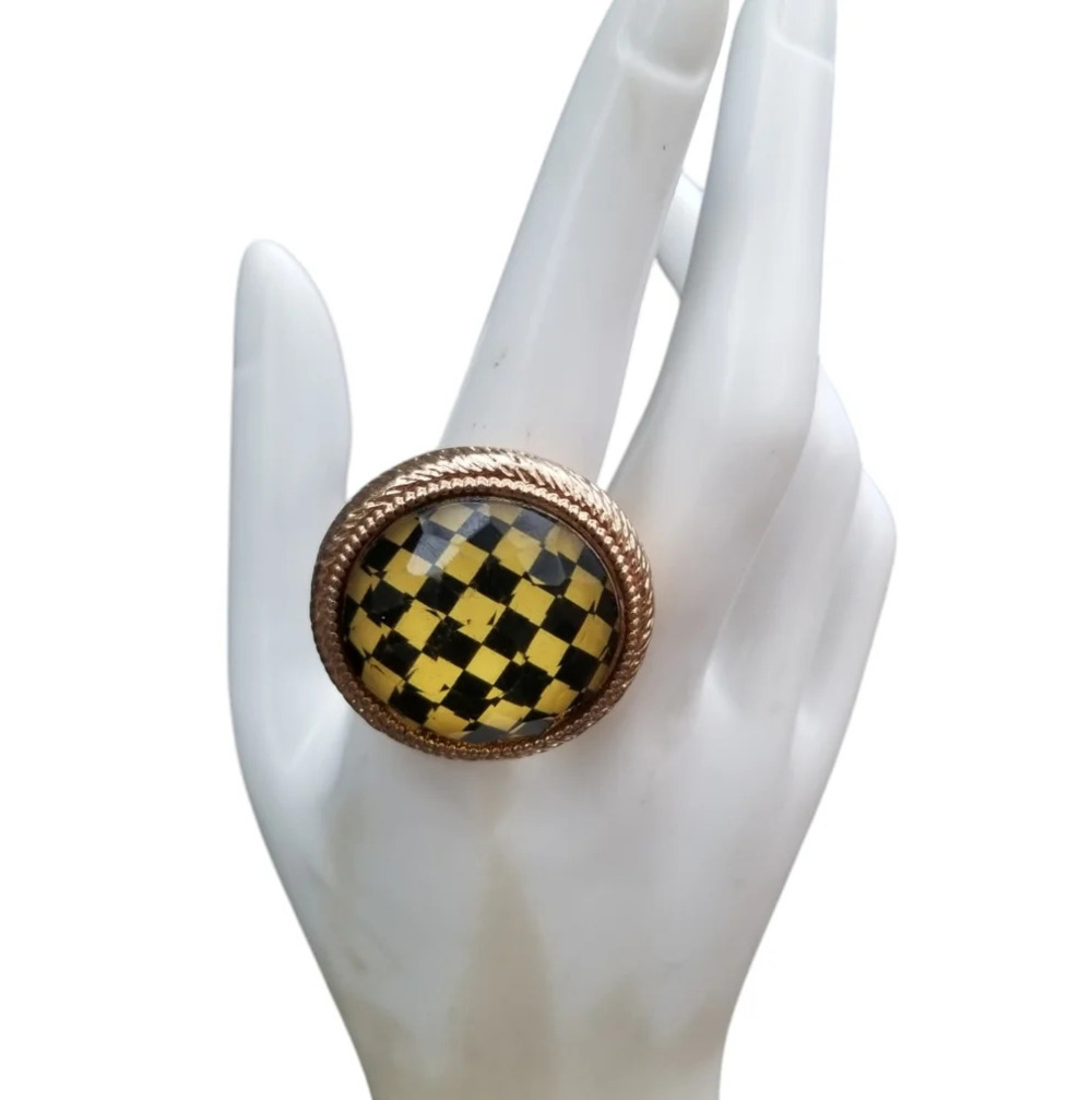 VINTAGE GOLDTONE WITH YELLOW & BLACK CHECKERED DESIGN STRETCH COCKTAIL RING
